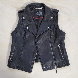 Blanc Noir Women Black Faux Leather Vest Jacket
